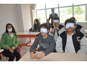 Öğrencilerden “Bir Ders Engelli Olalım” Etkinliği