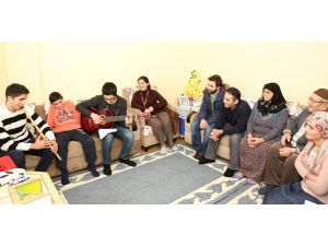 Engelli Çocuklar İçin Gitar Çalıp Ney Üflediler