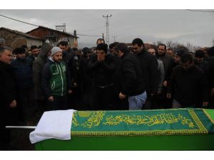 Uğur Boralın Babasının Cenazesi Toprağa Verildi