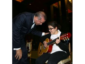 Cumhurbaşkanı Erdoğan Engelli Gencin İsteğini Kırmadı