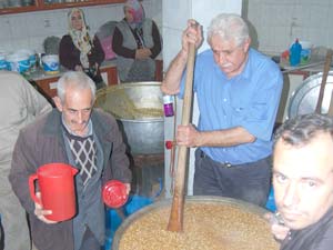 Galibi Vakfı Aşure Dağıttı