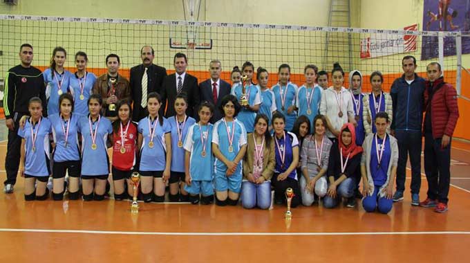 Voleybol’da kupalar sahiplerini buldu