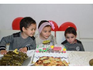 Doktorların Yaşama Şansı Çok Az Dediği Üçüzler 3 Yaşında