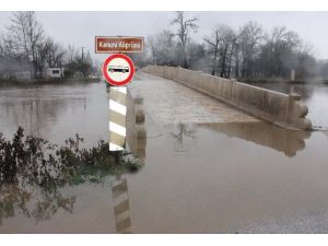 Komşu Sular Altında