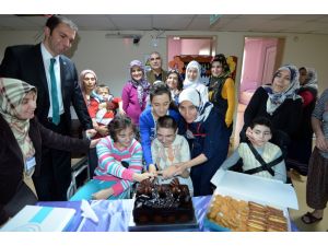 Sağlık-senden Hasta Çocuklara Pasta Jesti