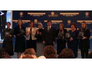 Ödülleri Başbakan Verdi