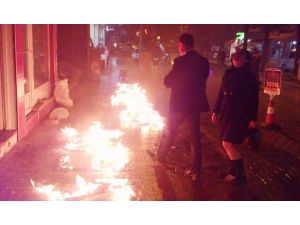 Eşi İçin Caddeyi Ateşe Verdi