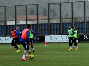 Suat Altın İnşaat Kayseri Erciyesspor, Uğur Tütüneker İle İlk Antrenmanına Çıktı