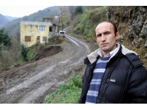 Heyelan Evi Tehdit Ediyor