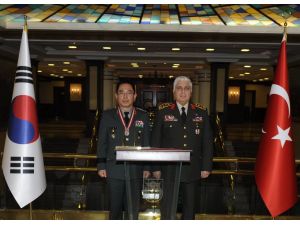 Koreli Komutandan Orgeneral Özele Ziyaret