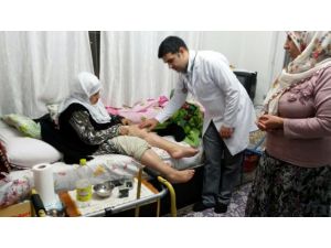 Doç.dr. Çoksüer, Yaşlı Kadının Tedavi İsteğine Kayıtsız Kalmadı