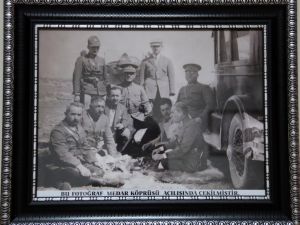 85 Yıllık Atatürk Fotoğrafını Hediye Etti