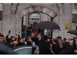 Başbakan Davutoğlu, Cuma Namazını Sultanahmet Camii’nde Kıldı