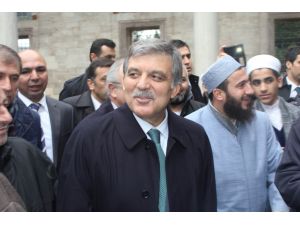 Abdullah Gül, Cuma Namazını Fatih’te Kıldı