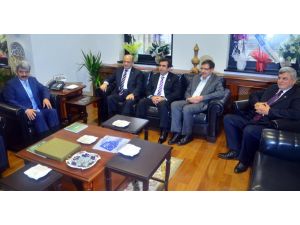 Bakan Işık, Kocaeli Üniversitesi’ni Ziyaret Etti