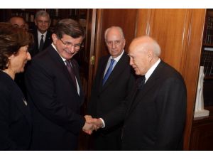 Davutoğlu, Yunanistan Cumhurbaşkanı Papulyas’la Görüştü
