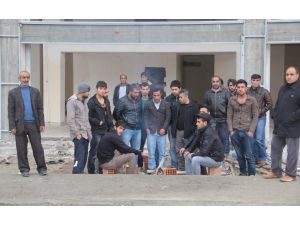 Paralarını Alamadıklarını İddia Eden İşçilerden Protesto