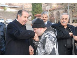 Ab Bakan Yardımcısı Kitabının İmza Töreninde Duygusal Anlar Yaşadı