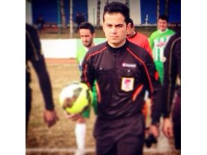 Kırmızı Kart Gören Futbolcudan Hakeme Meydan Dayağı