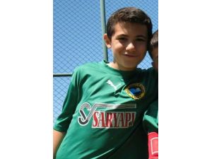 12 Yaşındaki Futbolcu Ölümden Döndü