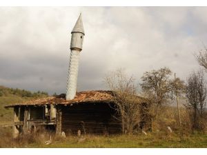 300 Yıllık Tarihi Caminin Onarılmasını İstiyorlar