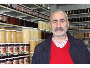 Rizeli Turizmciden Kraliçe 2. Elizabethe Anzer Balı