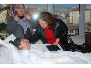 Bolu Valisi’nin Eşinden Acılı Anneye Ziyaret