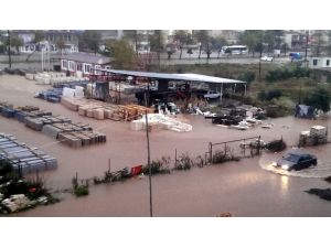 Antalya Sel Ve Su Baskınlarına Teslim Oldu