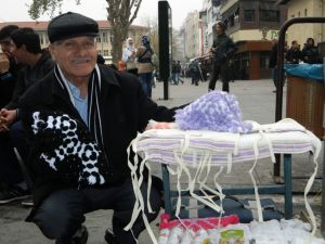 45 Yıldan Beri İğne, İplik Satarak Geçimini Sağlıyor