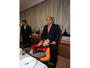 Vali Çomaktekin’den Engelli Murat’a Mevlana Sözü