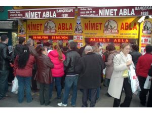 Nimet Abla Gişesi’nde ‘Umut’ Kuyruğu
