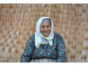 70 Yaşında Hasır Dokumaya Devam Ediyor