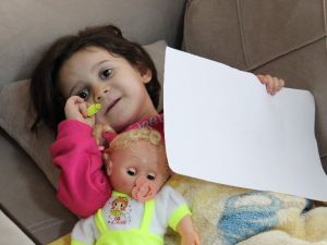 Evine Oyuncak Bebeğine Kavuştu