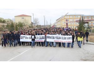 Yozgat’ta Üniversite Öğrencileri Yol Kapattı