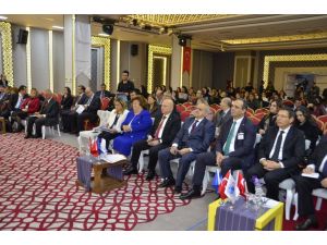 Yaş Dostu Teknolojiler Ve Tasarımlar Sempozyumu