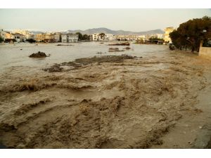 Kktc’de Aşırı Yağışlar Hayatı Felç Etti