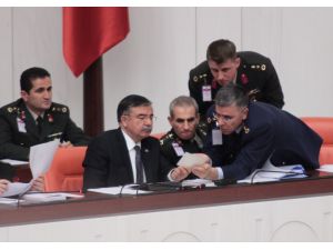 Bakan Yılmaz: “Profesyonel Askerliğe Geçmeyi Doğru Bulmuyoruz”