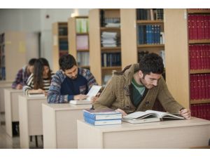 Anadolu Üniversitesi Kütüphanesi Rekora Koşuyor