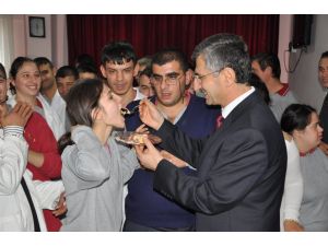 İnsan Hakları Gününe Anlamlı Tören