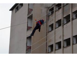 Sivas’ta Yaralı Kurtarma Ve Yangın Tatbikatı Nefesleri Kesti