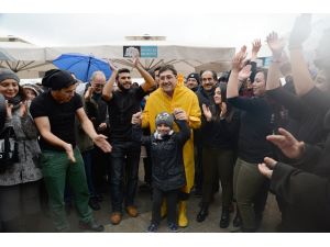 Tatil İçin Çiğ Balık Yediler