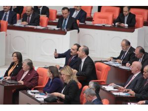 Milletvekilleri, Başbakan’ın Kürsüde Fotoğrafını Çekti