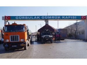 25 Kilometrelik Kuyruk Erimeye Başladı