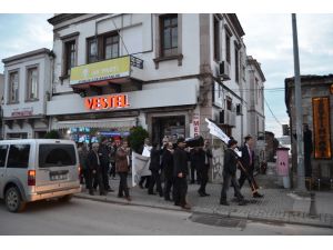 Ayvalıkta Sendikalardan Tabutlu Eylem