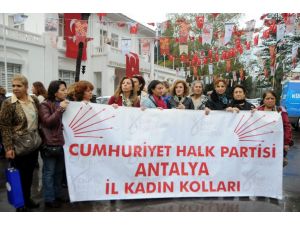 Antalyada Kadınlar Plajına Üstsüz Girilmesi Tartışması