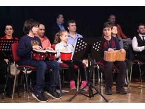 Ünlü Perküsyonist Kızıyla Sahne Aldı