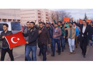 300 Uygur Türkü İçin İmza Ve Yürüyüş