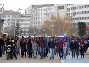 Bolu’da Lise Öğrencileri Okul Basmaya Kalktı