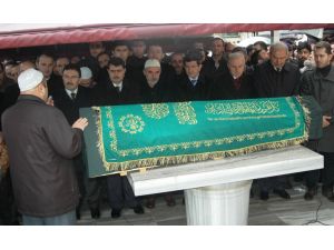 Davutoğlu, Ak Parti Gençlik Kolları Üyesinin Cenazesine Katıldı