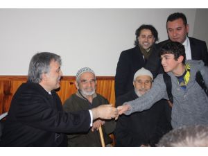 Abdullah Gül Cuma Namazı Sonrası Vatandaşlarla Çay İçti